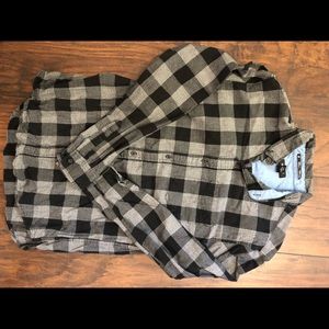 Men’s plaid button up